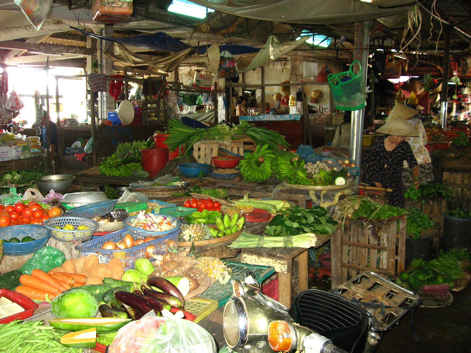 Часы работы ханоя. Вьетнамский рынок. Продуктовые рынки Вьетнама. Рынок Ханой. Вьетнамский рынок Ханой.